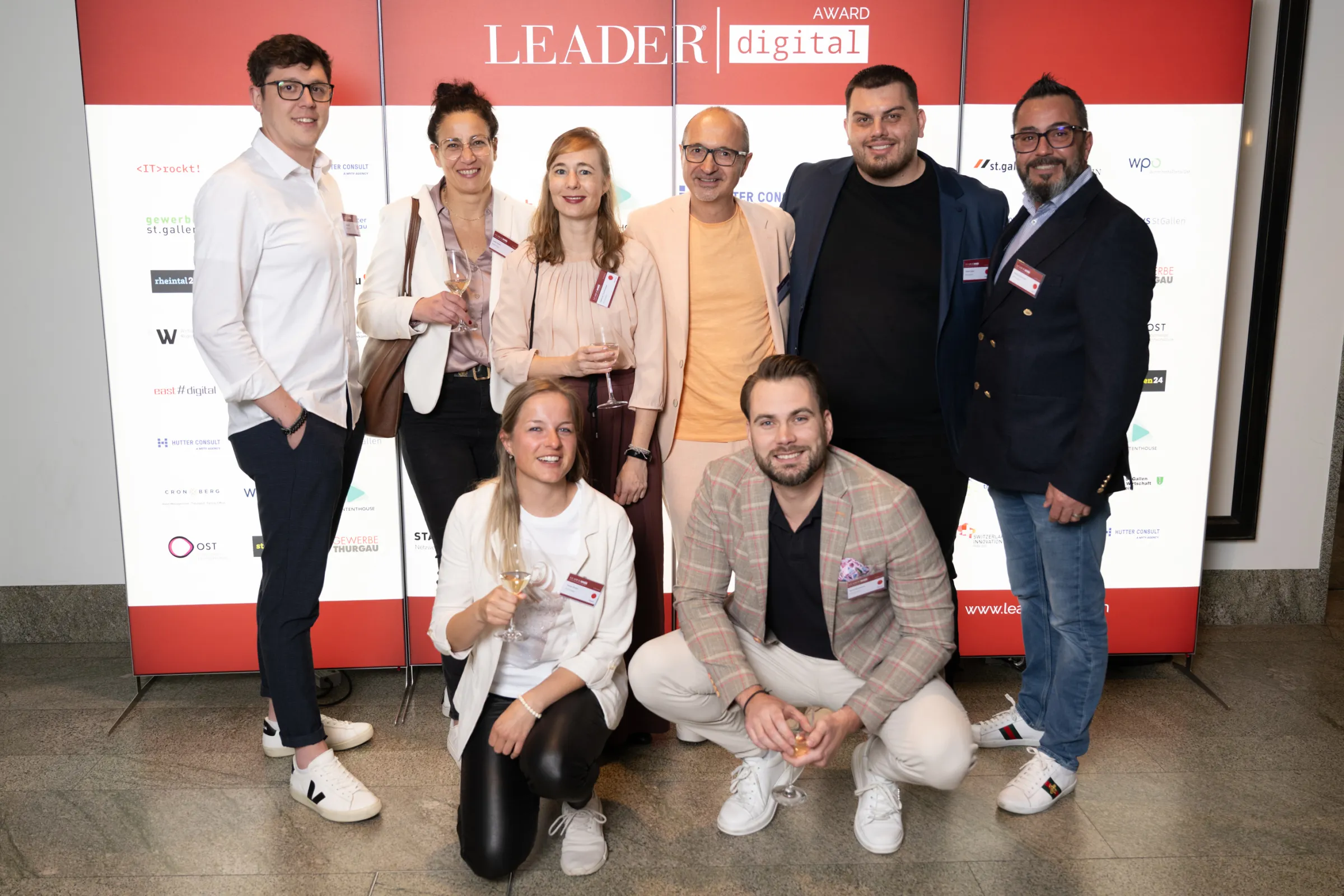 https://marciello-consulting.ch/wp-content/uploads/2025/06/2400_fotowand_leader_digital_award-1776.webp